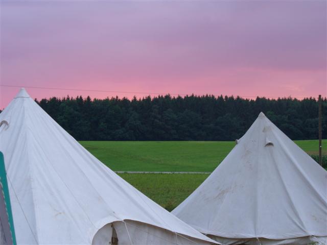 Zelte im Zeltlager - Sonnenuntergang